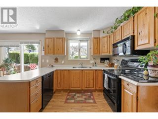 Photo 10: 2189 Michelle Crescent in West Kelowna: House for sale : MLS®# 10310772