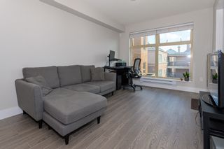 Photo 3: 302 2408 E BROADWAY in Vancouver: Renfrew Heights Condo for sale in "BROADWAY CROSSING" (Vancouver East)  : MLS®# R2413516
