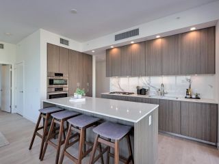 Photo 4: 3201 6463 SILVER Avenue in Burnaby: Metrotown Condo for sale in "Maywood on the Park" (Burnaby South)  : MLS®# R2763673