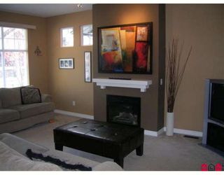 Photo 3: 26 6050 166TH Street in Surrey: Cloverdale BC Townhouse for sale in "WESTFIELD" (Cloverdale)  : MLS®# F2831331