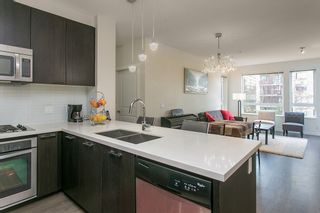 Photo 3: 307 717 Chesterfield Avenue in North Vancouver: Central Lonsdale Condo for sale : MLS®# R2138439