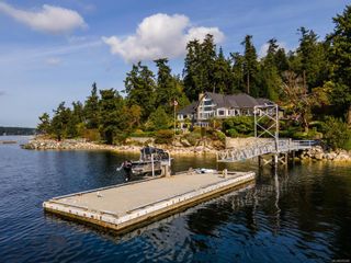 Photo 6: 8338 West Saanich Rd in Central Saanich: CS Inlet House for sale : MLS®# 916269