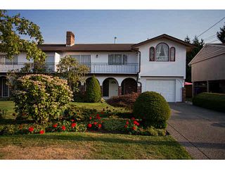 Photo 2: 5528 MAPLE Crescent in Ladner: Delta Manor 1/2 Duplex for sale : MLS®# V1138909