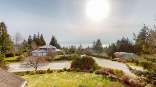 Photo 2: 1500 VERNON Drive in Gibsons: Gibsons & Area House for sale (Sunshine Coast)  : MLS®# R2823649