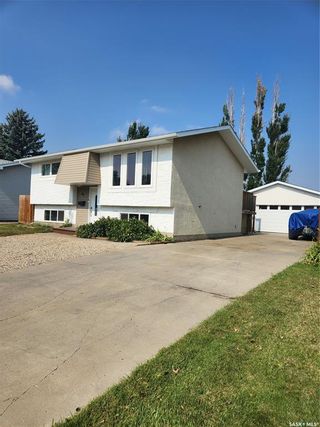 Photo 1: 47 Buttercup Crescent Northwest in Moose Jaw: VLA/Sunningdale Residential for sale : MLS®# SK944781