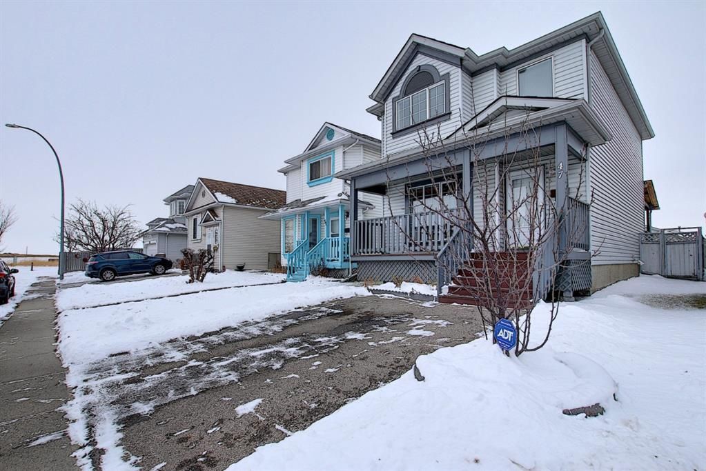 Main Photo: 47 Appleburn Close SE in Calgary: Applewood Park Detached for sale : MLS®# A1049300