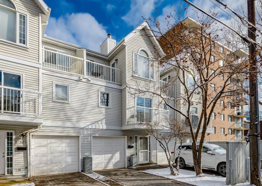 Main Photo: 2 533 14 Avenue SW in Calgary: Beltline Row/Townhouse for sale : MLS®# A1085814
