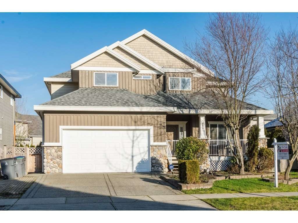 Main Photo: 16639 63B AVENUE in : Cloverdale BC House for sale : MLS®# R2425772