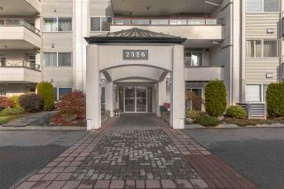 Photo 2: 302 2526 LAKEVIEW Crescent in Abbotsford: Central Abbotsford Condo for sale in "MILL SPRING MANOR" : MLS®# R2519449