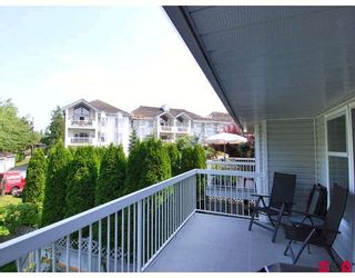 Photo 9: 2 13964 72ND Avenue in Surrey: East Newton Townhouse for sale in "Upton North" : MLS®# F2820412