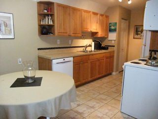Photo 2: 201A 4714 55 Street: Red Deer Apartment for sale : MLS®# A1204104