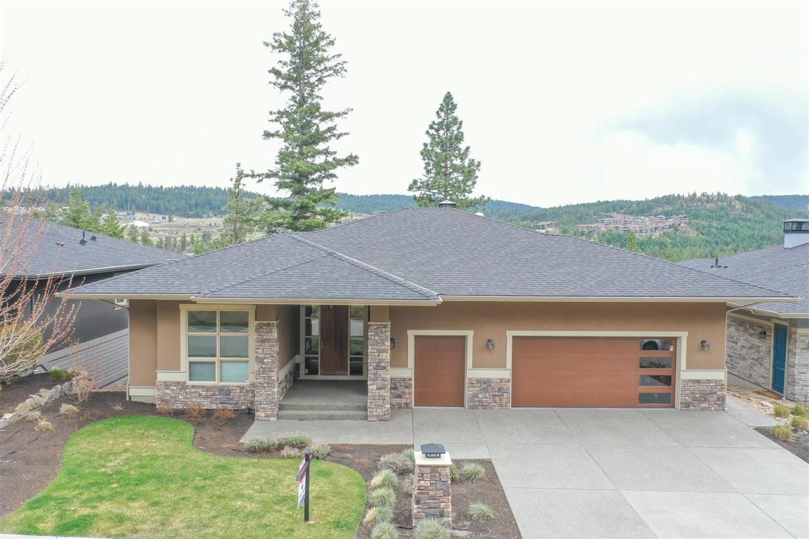 Main Photo: 672 Birdie Lake Place, in Vernon: House for sale : MLS®# 10231100