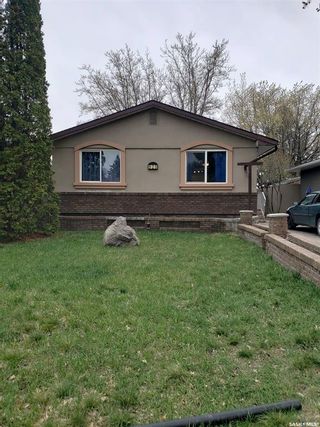 Photo 2: 829 Macklem Drive in Saskatoon: Massey Place Residential for sale : MLS®# SK893857