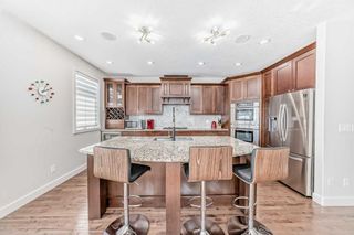 Photo 4: 424 29 Avenue NE in Calgary: Winston Heights/Mountview Semi Detached (Half Duplex) for sale : MLS®# A2112829
