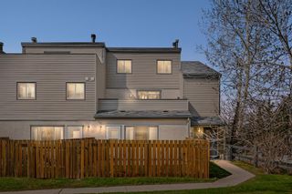 Photo 1: 101 1540 29 Street NW in Calgary: St Andrews Heights Row/Townhouse for sale : MLS®# A2023142