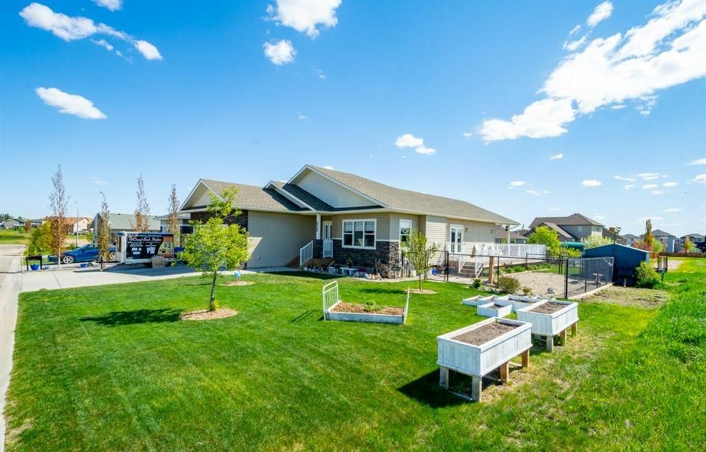 Main Photo: 704 West Highland Link: Carstairs Detached for sale : MLS®# A1224020