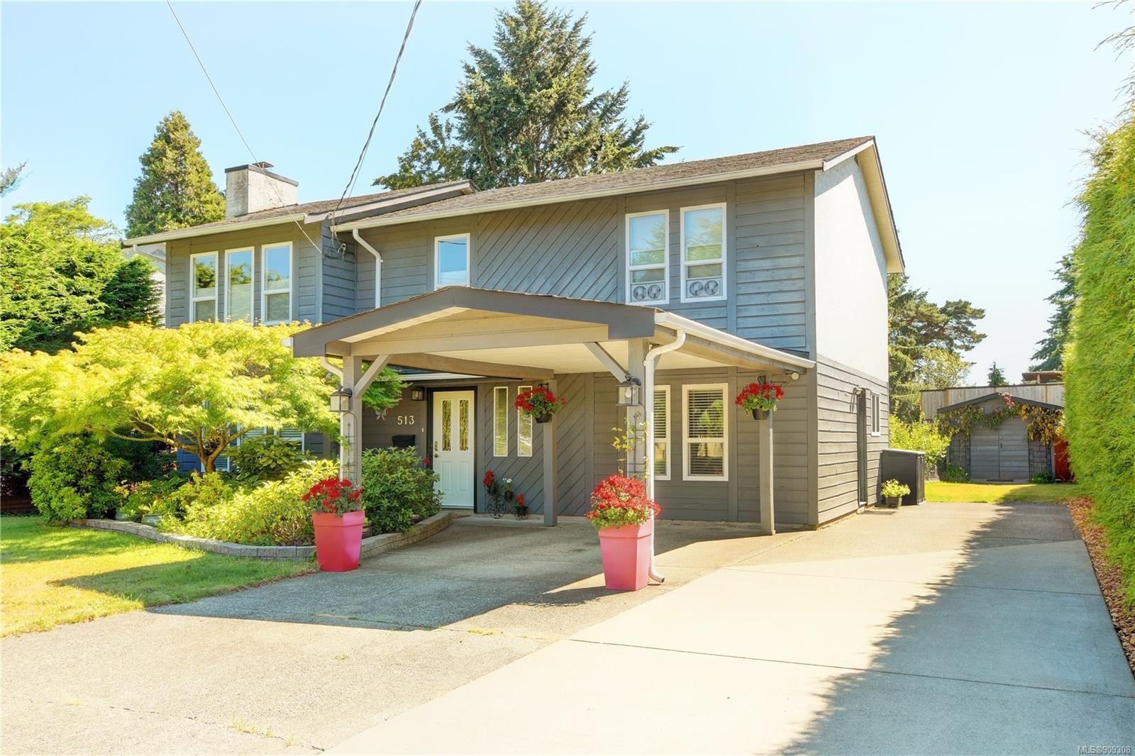 Main Photo: 513 Nellie Pl in Colwood: Co Hatley Park House for sale : MLS®# 909308