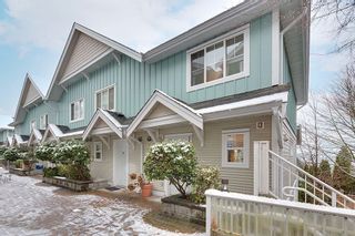 Photo 1: 10 123 SEVENTH Street in New Westminster: Uptown NW Townhouse for sale in "ROYAL CITY TERRACE" : MLS®# R2638134