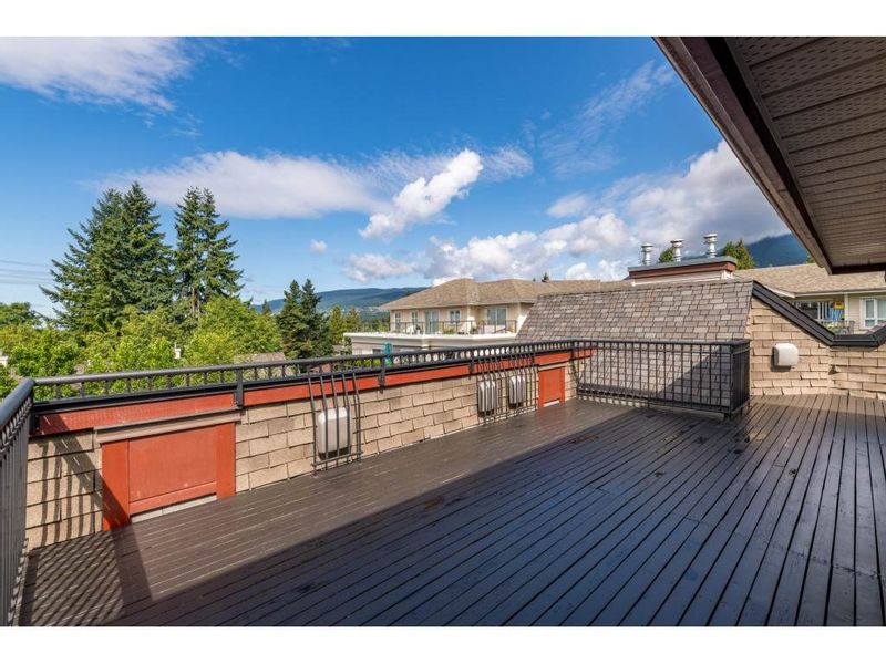 FEATURED LISTING: 405 - 150 22ND Street West North Vancouver