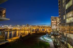 Photo 1: 806 - 8 Smithe Mews in Vancouver: Yaletown Condo for sale (Vancouver West)  : MLS®# R2032861