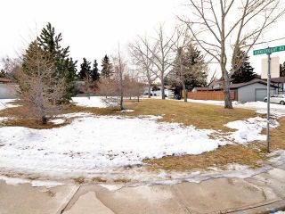 Photo 19: 7802 HUNTERQUAY Road NW in Calgary: Huntington Hills Half Duplex for sale : MLS®# C3650230