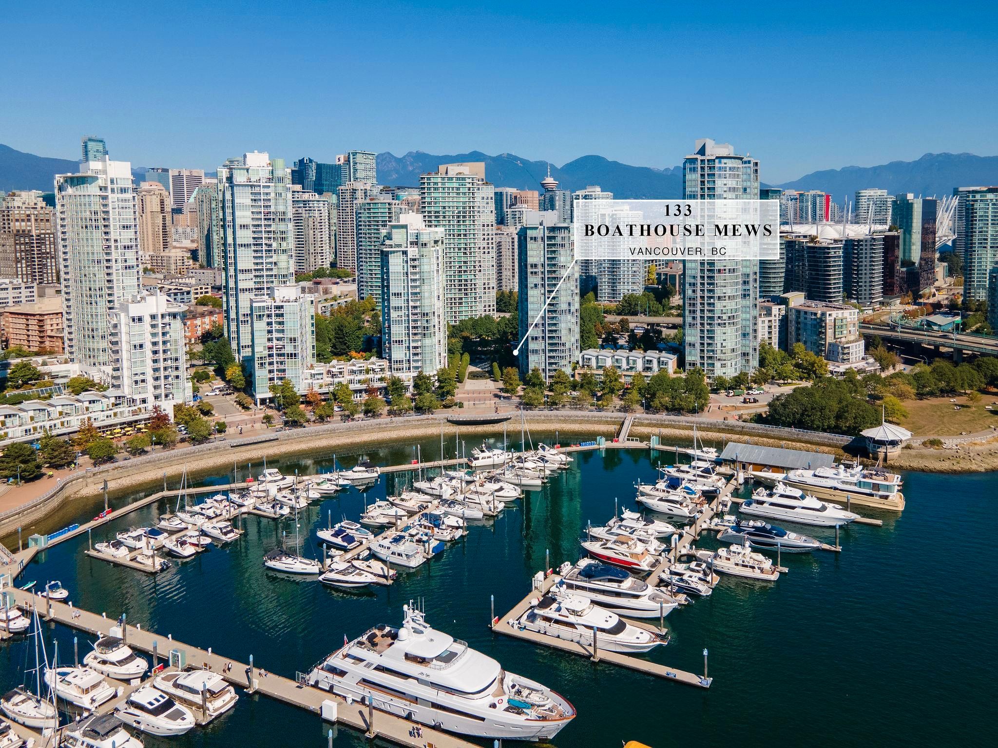 Main Photo: 133 BOATHOUSE Mews in Vancouver: Yaletown Townhouse for sale in "QUAYWEST RESORT RESIDENCES" (Vancouver West)  : MLS®# R2816545