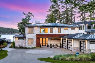 Main Photo: 2481 Tryon Rd in North Saanich: NS Curteis Point House for sale : MLS®# 940540