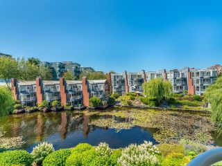 Photo 22: 307 1502 ISLAND PARK Walk in Vancouver: False Creek Condo for sale in "The Lagoons" (Vancouver West)  : MLS®# R2664298