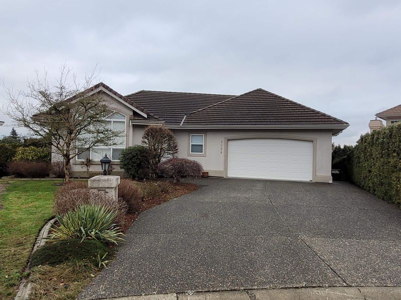 FEATURED LISTING: 2058 ESSEX Drive Abbotsford