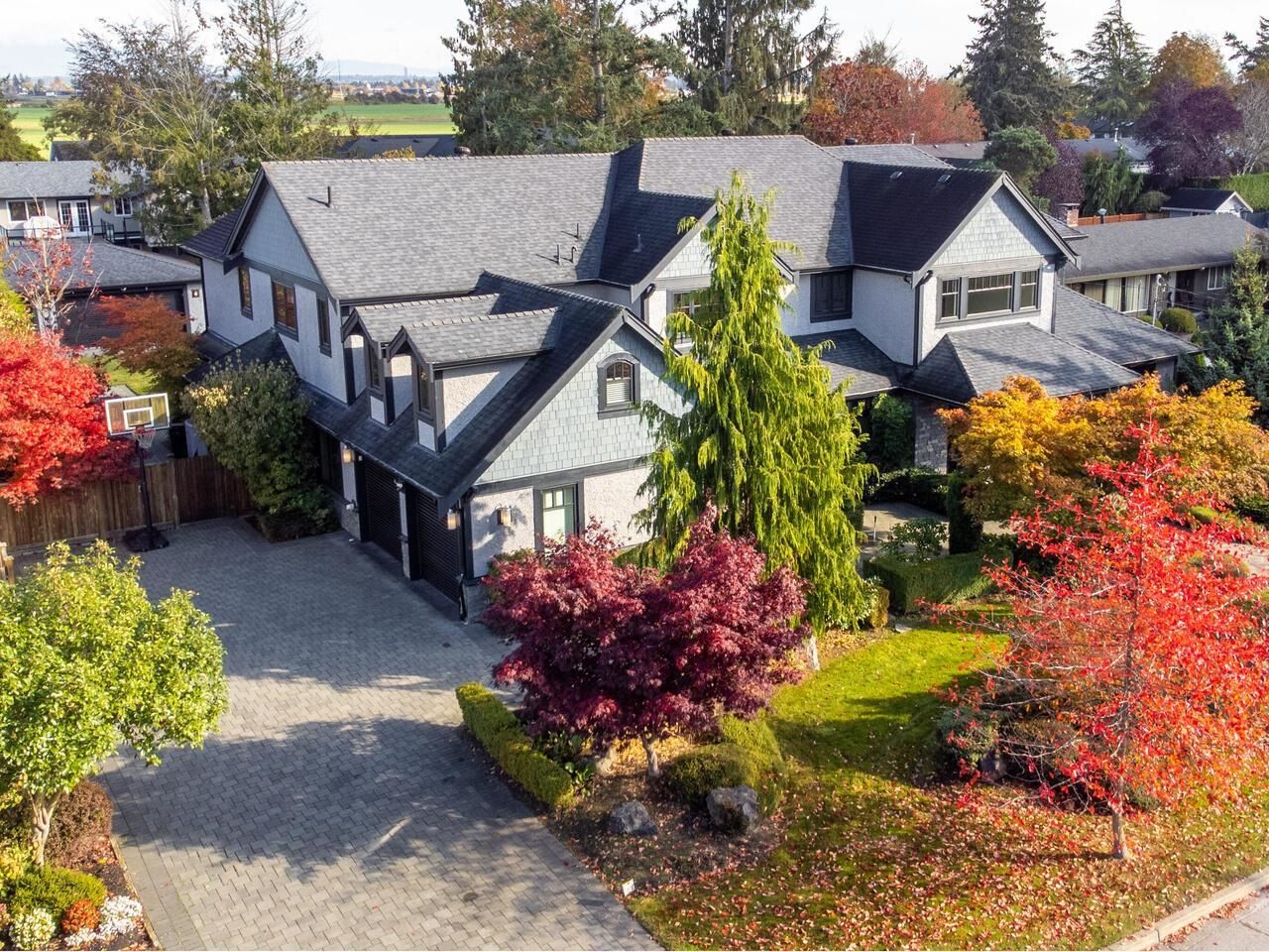 Main Photo: 5382 CRESCENT Drive in Delta: Hawthorne House for sale in "Hawthorne" (Ladner)  : MLS®# R2746202