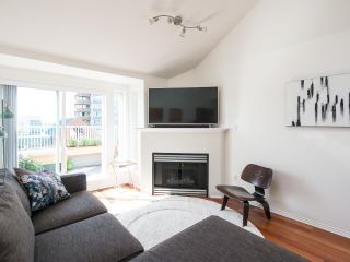 Photo 4: 404 3939 HASTINGS STREET in Burnaby: Vancouver Heights Condo for sale (Burnaby North)  : MLS®# R2261825