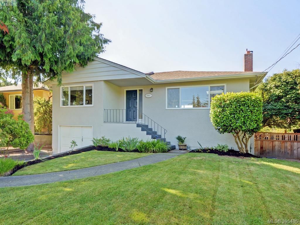 Main Photo: 1941 Carnarvon St in VICTORIA: SE Camosun House for sale (Saanich East)  : MLS®# 792937