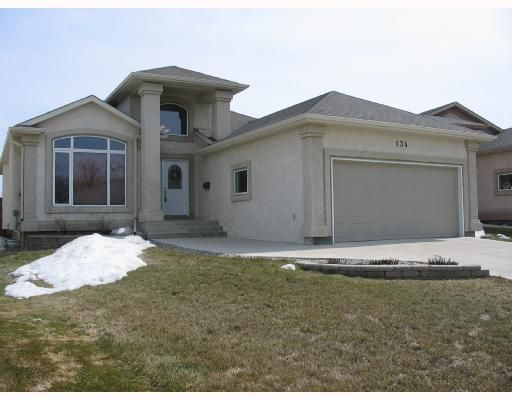 Main Photo: 134 WILLMINGTON Drive in WINNIPEG: Windsor Park / Southdale / Island Lakes Residential for sale (South East Winnipeg)  : MLS®# 2803972