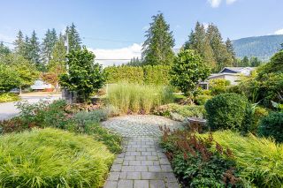 Photo 6: 947 BELVISTA Crescent in North Vancouver: Canyon Heights NV House for sale : MLS®# R2726535