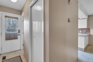 Photo 12: 2215 Woodview Drive SW in Calgary: Woodlands Row/Townhouse for sale : MLS®# A2051211