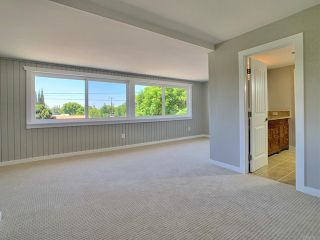Photo 17: House for sale : 4 bedrooms : 6739 Green Gables Ave in San Diego