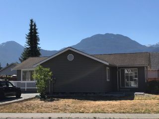 Photo 1: 1041 EDGEWATER Crescent in Squamish: Northyards House for sale in "Edgewater" : MLS®# R2191673