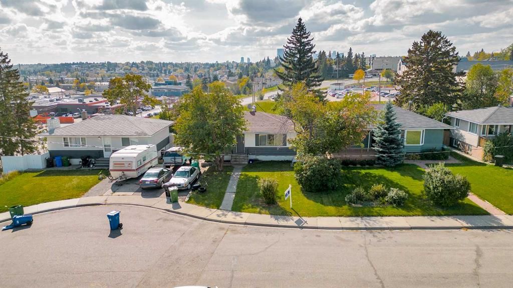 Main Photo: 119 42 Avenue NE in Calgary: Highland Park Detached for sale : MLS®# A2082262