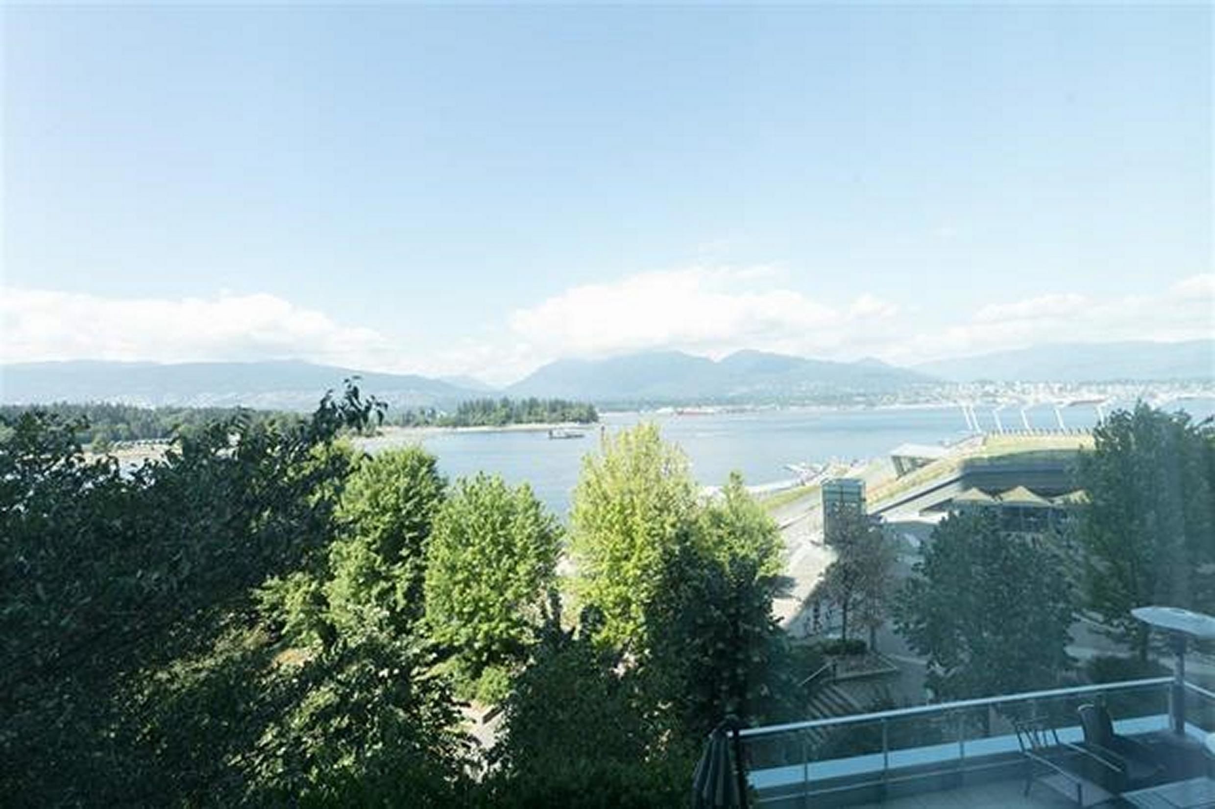 Main Photo: 302 277 THURLOW Street in Vancouver: Coal Harbour Condo for sale (Vancouver West)  : MLS®# R2650687