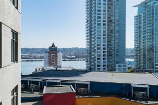 Photo 13: 1510 892 CARNARVON Street in New Westminster: Downtown NW Condo for sale in "Azurell" : MLS®# R2446533