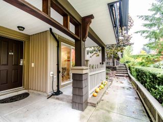 Photo 2: 7 2200 PANORAMA Drive in Port Moody: Heritage Woods PM Townhouse for sale in "THE QUEST" : MLS®# R2414883