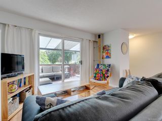 Photo 3: 5 954 Queens Ave in Victoria: Vi Central Park Row/Townhouse for sale : MLS®# 845721