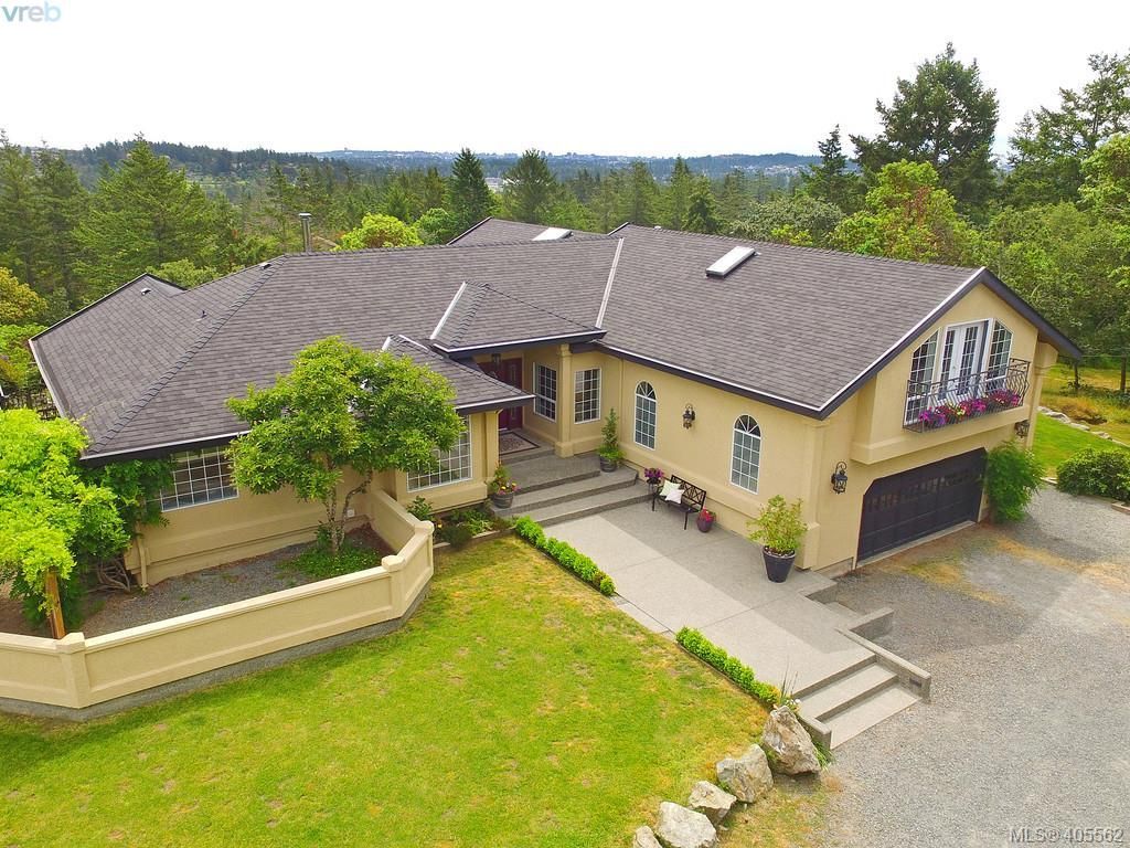 Main Photo: 1716 Woodsend Dr in VICTORIA: SW Granville House for sale (Saanich West)  : MLS®# 805881