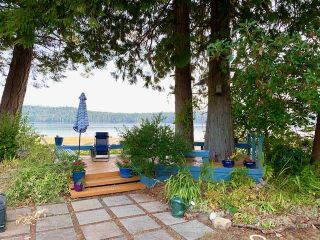 Photo 2: 7828 Ships Point Road in Fanny Bay: House for rent