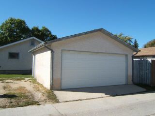 Photo 2: 33 Meadow Lake Drive in WINNIPEG: Transcona Residential for sale (North East Winnipeg)  : MLS®# 1119334