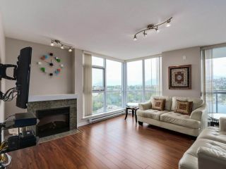 Photo 3: 2804 2225 HOLDOM Avenue in Burnaby: Central BN Condo for sale in "LEGACY TOWER 1" (Burnaby North)  : MLS®# R2071147