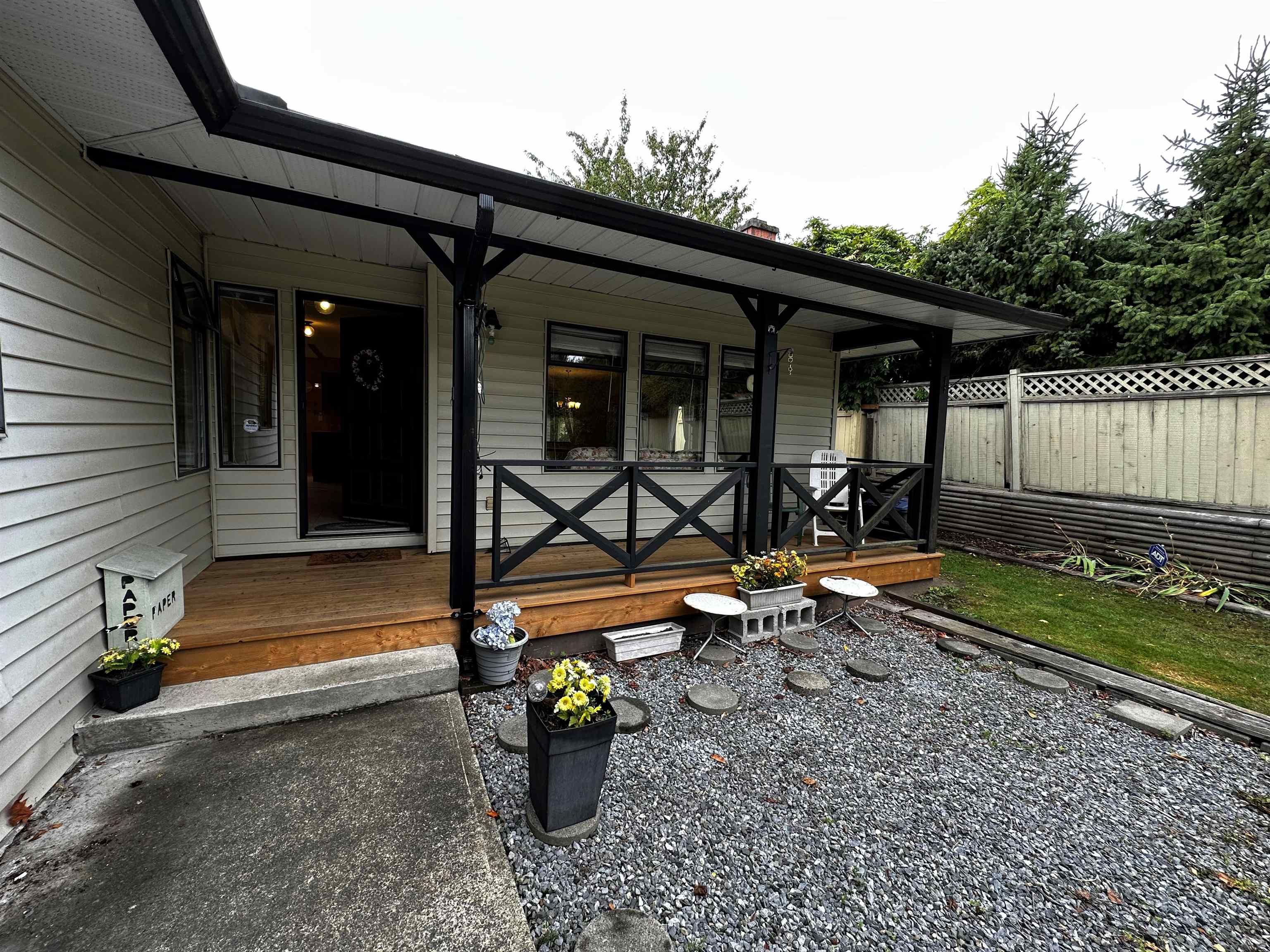 Main Photo: 15424 19 Avenue in Surrey: King George Corridor House for sale (South Surrey White Rock)  : MLS®# R2819807