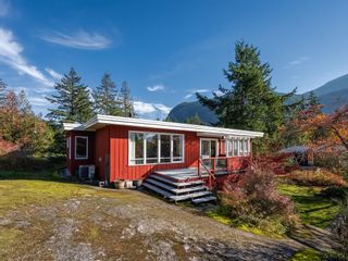 Main Photo: 38255 VISTA Crescent in Squamish: Hospital Hill House for sale in "Hospital Hill" : MLS®# R2863754