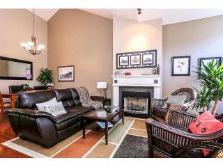 Photo 2: 15053 27A Avenue in Surrey: Sunnyside Park Surrey Townhouse for sale in "DAVENTRY" (South Surrey White Rock)  : MLS®# F1421884