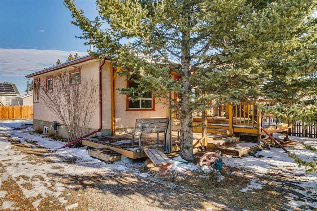 Main Photo: 106 1 Avenue NE in Diamond Valley: A-7662 Detached for sale : MLS®# A2091454